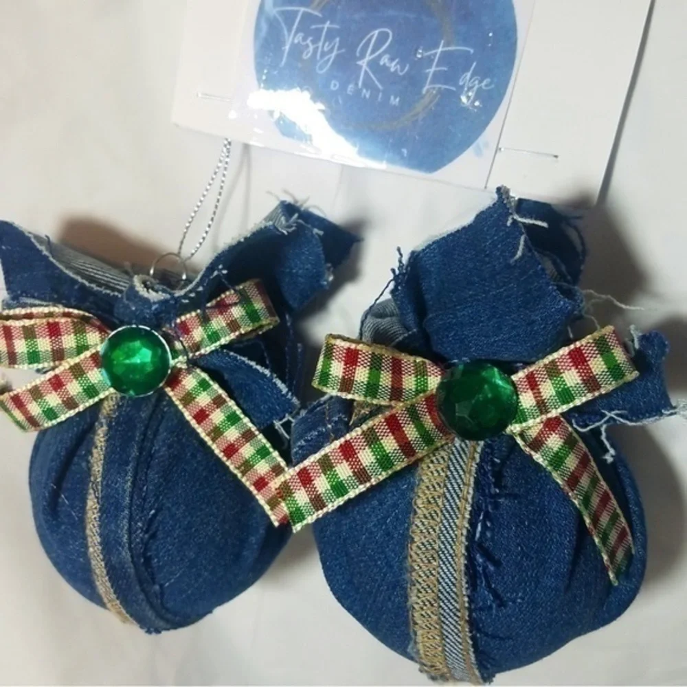 Tasty Raw Edge Denim Holiday Bulbs Ornament Set